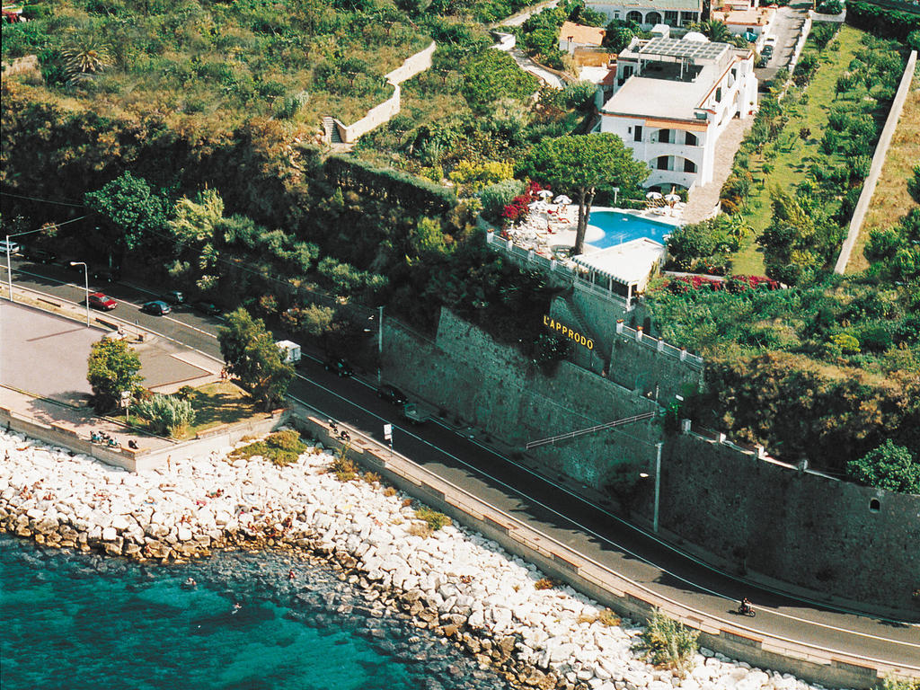 Hotel L'Approdo Казамиччола-Терме Экстерьер фото